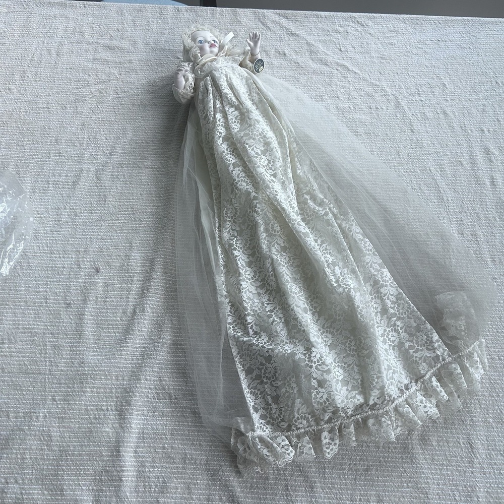 Royal Daulton Nisbet The Royal Baby Collector Doll 1982 Production #1914 Of 2500